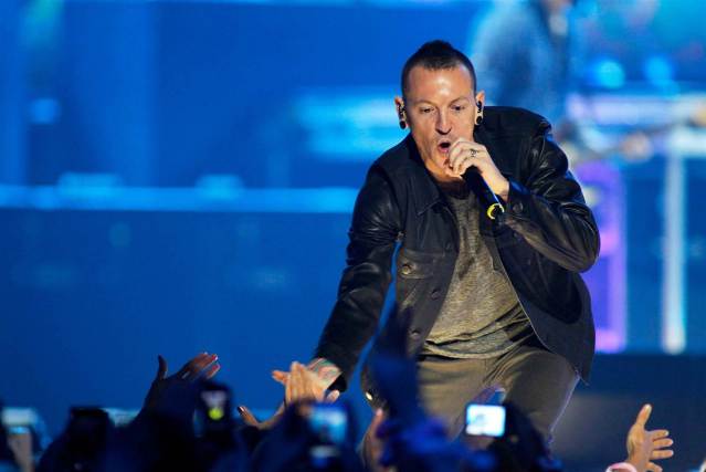 170720-chester-bennington-se-252p_2a564a33db910b7c0c091d3a1c0a6c21.nbcnews-ux-2880-1000