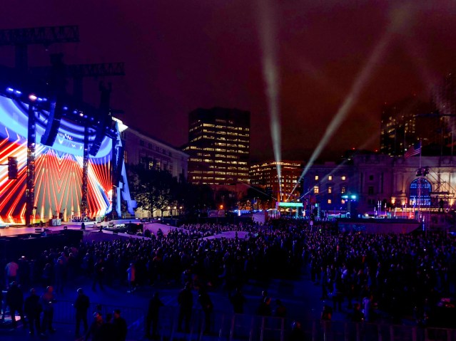 Metallica-CityHallPlaza-Dreamforce-092618-iphone (2 of 2)