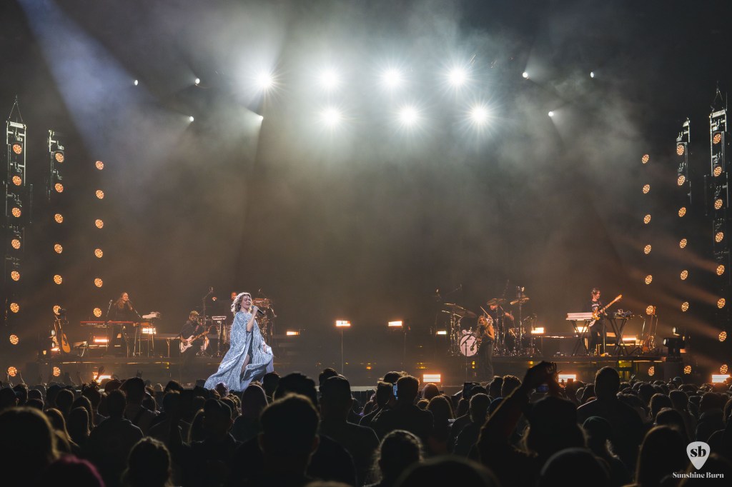 Maggie Rogers - Moda Center, Portland. Photo by Tom Pacyk.