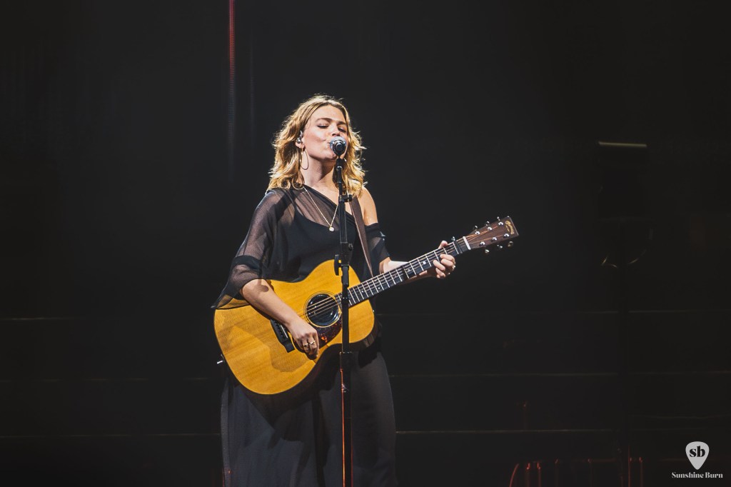 Maggie Rogers - Moda Center, Portland. Photo by Tom Pacyk.